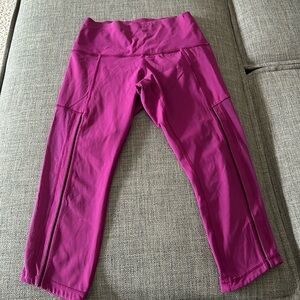 Lululemon Cropped Leggings w/ mesh on sides of legs.